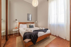 Lively Roma Trastevere renovated apartment - FromHometoRome